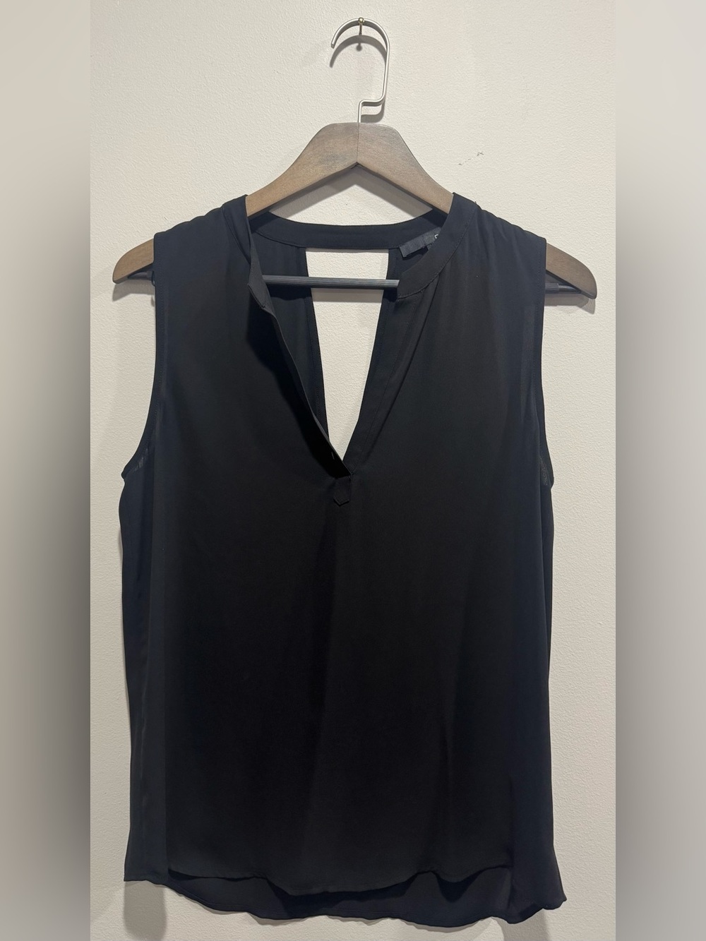 Ro & De Black Sleeveless Keyhole Blouse Size Medium Sheer Layered Tank